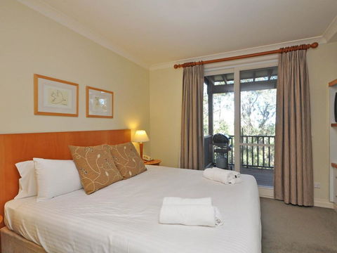 Executive 1 Bedroom Spa Villa Located Within Cypress Lakes Resort - Accommodation Sunshine Coast 0
