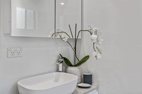 Fairlight Whispers - 10 Minutes From Manly - Accommodation Sunshine Coast 2