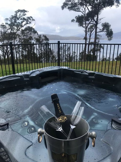 Fairwinds Tasmania - Accommodation Sunshine Coast 1