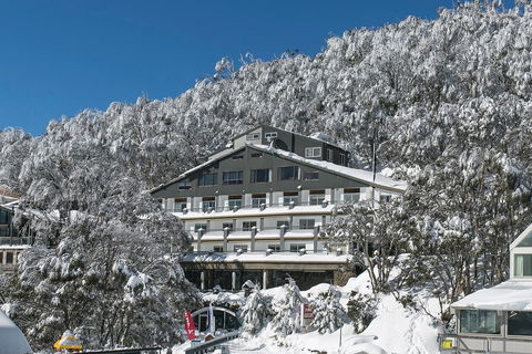Falls Creek Hotel - Accommodation Sunshine Coast 0