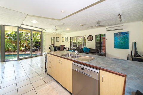 Fannie Bay Art House - Accommodation Sunshine Coast 0