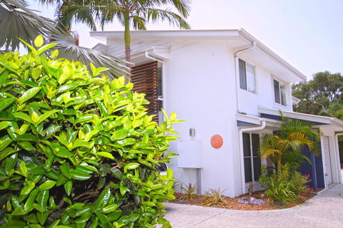 FANTASTIC HOLIDAY UNIT IN A PERFECT LOCATION - Accommodation Sunshine Coast 0