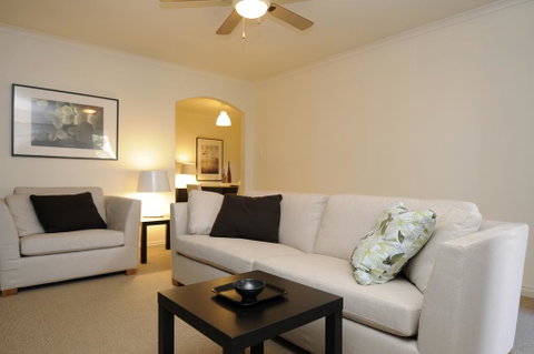 Feathers Serviced Townhouse - Accommodation Sunshine Coast 3