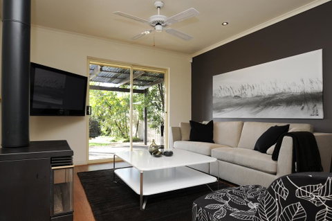 Feathers Serviced Townhouse - Accommodation Sunshine Coast 0