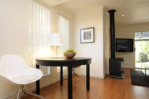 Feathers Serviced Townhouse - Accommodation Sunshine Coast 2