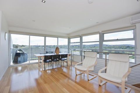 Four Kings Apartment - Deluxe 2br #3 - Accommodation Sunshine Coast 2