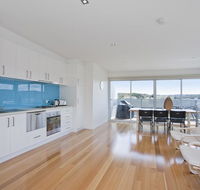 Four Kings Apartment - Deluxe 2br 3 - Accommodation Sunshine Coast