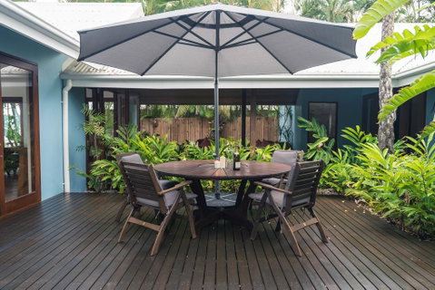 Frangipani Beach House - Newell Beach - Accommodation Sunshine Coast 3