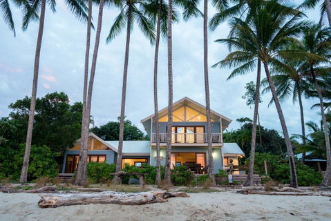 Frangipani Beach House - Newell Beach - Accommodation Sunshine Coast 0