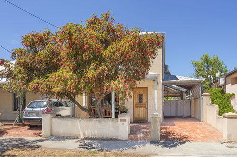 Fremantle Holiday Accommodation - Accommodation Sunshine Coast 0