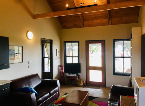 French Island Cottage - Accommodation Sunshine Coast 3