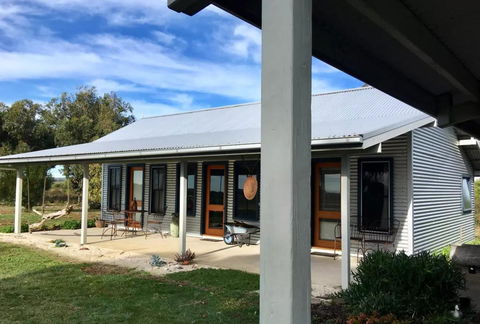 French Island Cottage - Accommodation Sunshine Coast 0