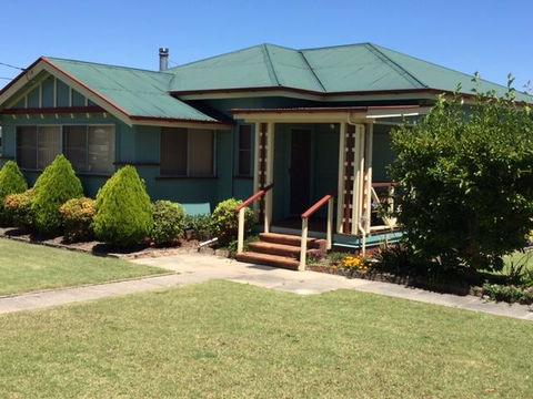 FROGGIES HOLIDAY HOUSE - Accommodation Sunshine Coast 0