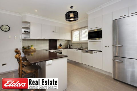 Front Creek Unit No 5 - Accommodation Sunshine Coast 2