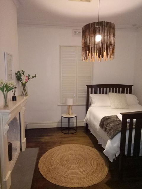 FUNKY COTTAGE - Accommodation Sunshine Coast 2