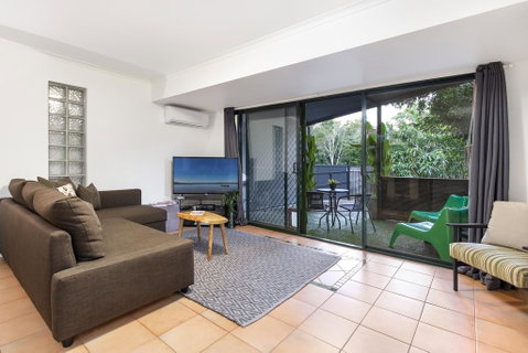 Funky, Central Studio - Accommodation Sunshine Coast 2