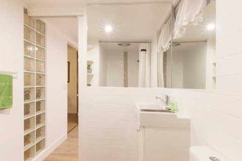 Funky, Central Studio - Accommodation Sunshine Coast 3