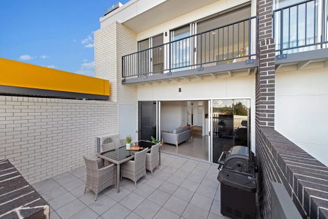 G149 - Apt 1 - Accommodation Sunshine Coast 2