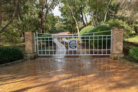 Garden Pavilion - Art House Yallingup - Accommodation Sunshine Coast 1