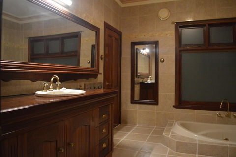 Gargoyle Lodge - Accommodation Sunshine Coast 2