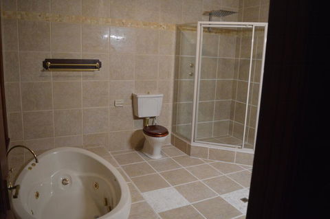 Gargoyle Lodge - Accommodation Sunshine Coast 1