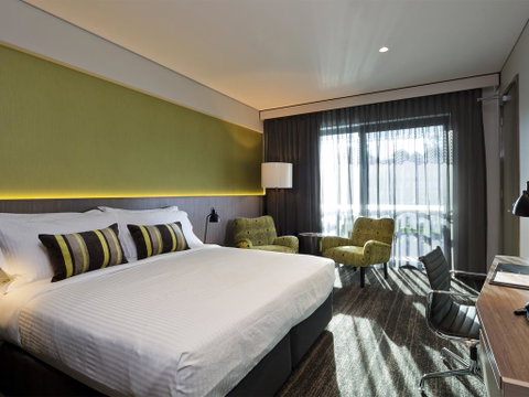 Glen Hotel And Suites - Accommodation Sunshine Coast 1