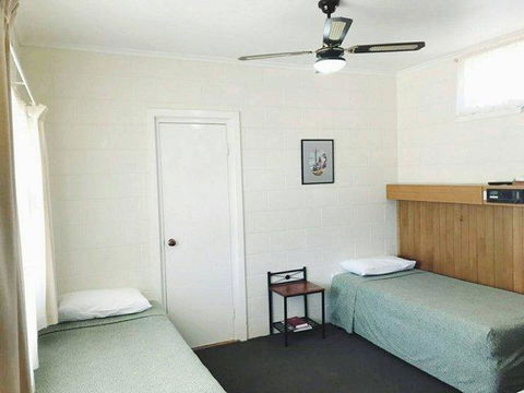 Glossop Motel - Accommodation Sunshine Coast 0