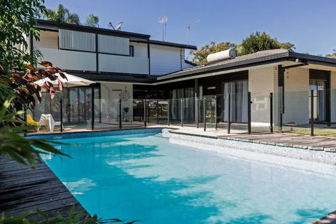 Gold Home@BroadBeach Gold Coast - Accommodation Sunshine Coast 0