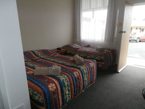 Golden Hills Motel - Accommodation Sunshine Coast 3