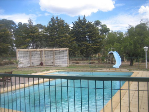 Golden Hills Motel - Accommodation Sunshine Coast 0