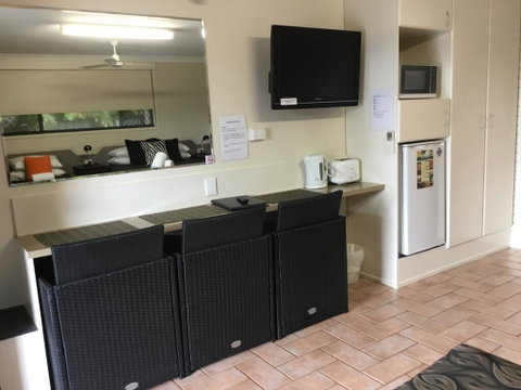 Golden Palms Motor Inn - Accommodation Sunshine Coast 3