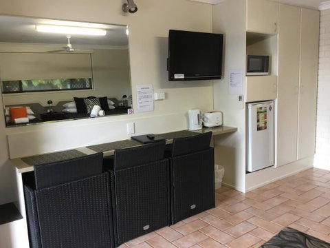 Golden Palms Motor Inn - Accommodation Sunshine Coast 2