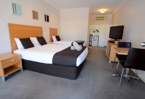 Golden Reef Motor Inn - Accommodation Sunshine Coast 3