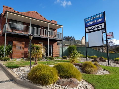 Golden Reef Motor Inn - Accommodation Sunshine Coast 0