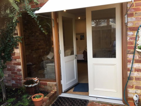 Gorgeous Studio 2 Minutes From The Heart Of Subiaco - Accommodation Sunshine Coast 2