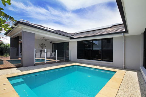 Grand Parade - Accommodation Sunshine Coast 0