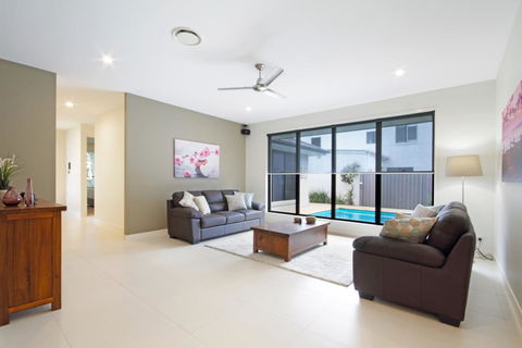Grand Parade - Accommodation Sunshine Coast 3