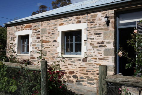 Griffiths Cottage - Accommodation Sunshine Coast 0