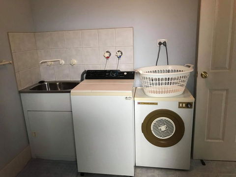 Guesthouse On Dolphin - Accommodation Sunshine Coast 1