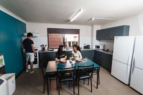 Guild House 6 Bedroom Flat - Accommodation Sunshine Coast 2