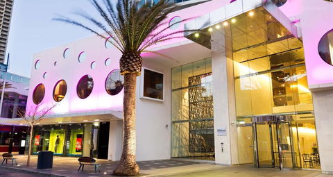 H Ocean View In Surfers Paradise - Accommodation Sunshine Coast 1