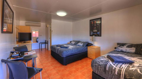 Halls Creek Motel - Accommodation Sunshine Coast 2