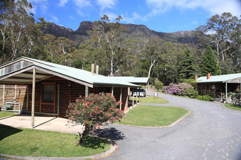 Halls Gap Log Cabins - Accommodation Sunshine Coast 0