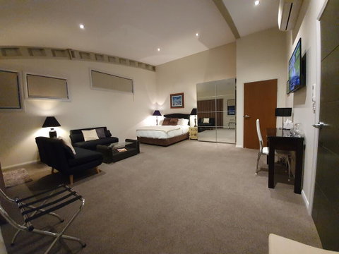 Hangar House Mudgee - Accommodation Sunshine Coast 2