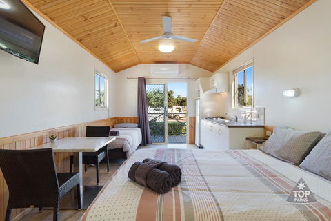 Harbour Lights Tourist Park - Accommodation Sunshine Coast 1