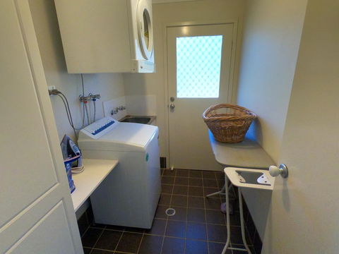 Hartley Hill Top Views - Accommodation Sunshine Coast 1