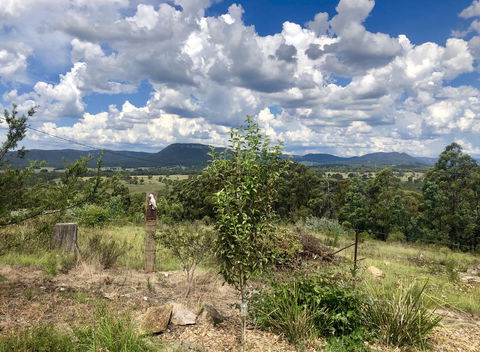 Hartley Hill Top Views - Accommodation Sunshine Coast 0