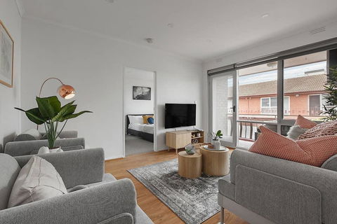Heart Of Ormond Apartment By Ready Set Host - Accommodation Sunshine Coast 0
