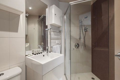 Heart Of Sandringham Apartment By Ready Set Host - Accommodation Sunshine Coast 3