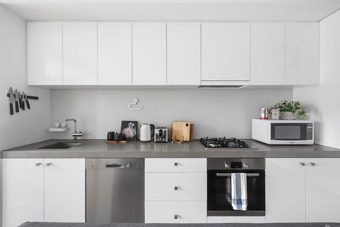 Heart Of Windsor Apartment By Ready Set Host - Accommodation Sunshine Coast 3